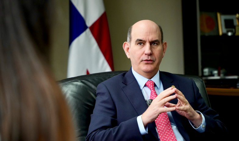 La inversión extranjera va a acelerarse en Panamá, afirma el ministro de Economía 