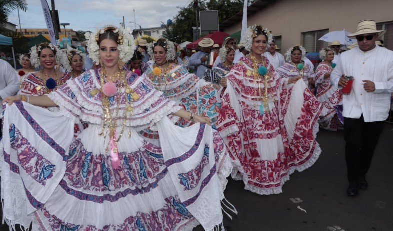 Las Tablas se prepara para recibir a miles en el Desfile de las Mil Polleras 