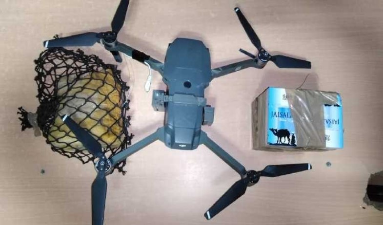 Decenas de drones llevan celulares y drogas a las cárceles de Panamá, afirma jefe policial 