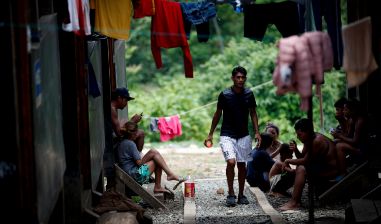 Sancionan a oficial de Migración en Colombia por facilitar tráfico de migrantes hacia Panamá y Estados Unidos 