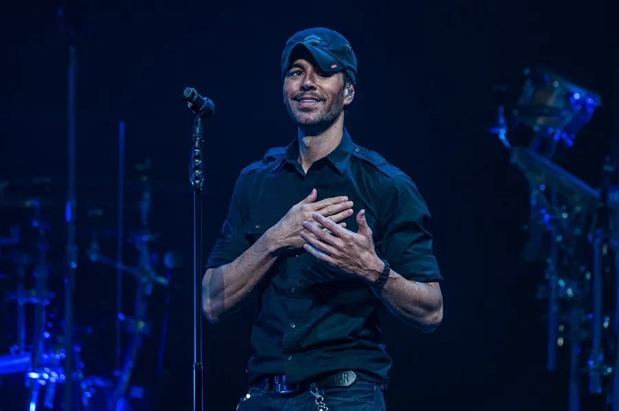 Cantante Enrique Iglesias y la extenista Anna Kournikova dan bienvenida a su cuarto hijo 