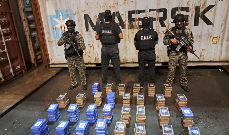 Policía Nacional incauta 150 paquetes de presunta sustancia ilícita en puerto del Pacífico 