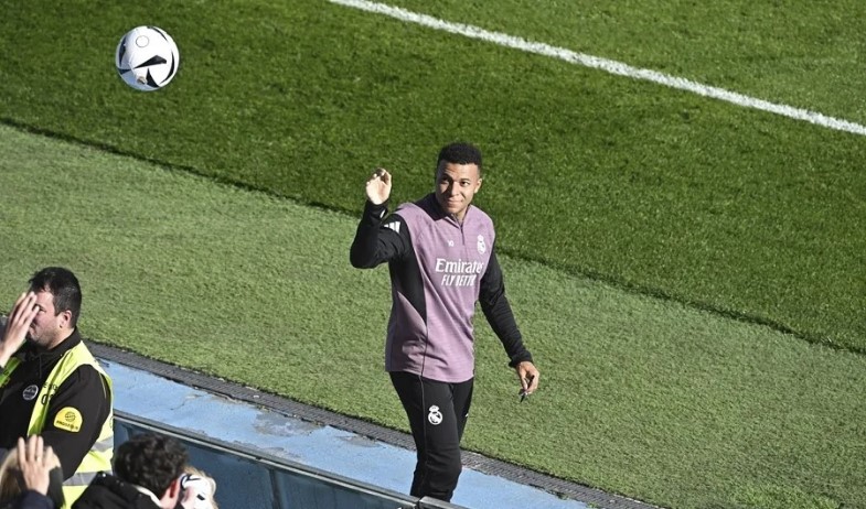 Mbappé, baja por lesión con un esguince de rodilla 