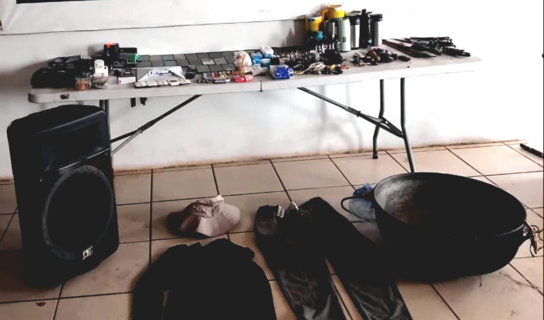 Decomisan drogas, armas blanca y celulares en La Joya  