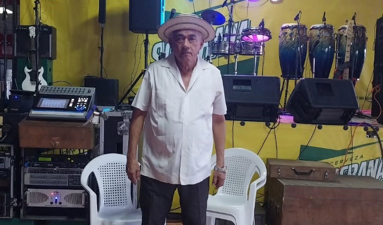 Rafael 'Lili' Samaniego anuncia su retiro cantando décima 