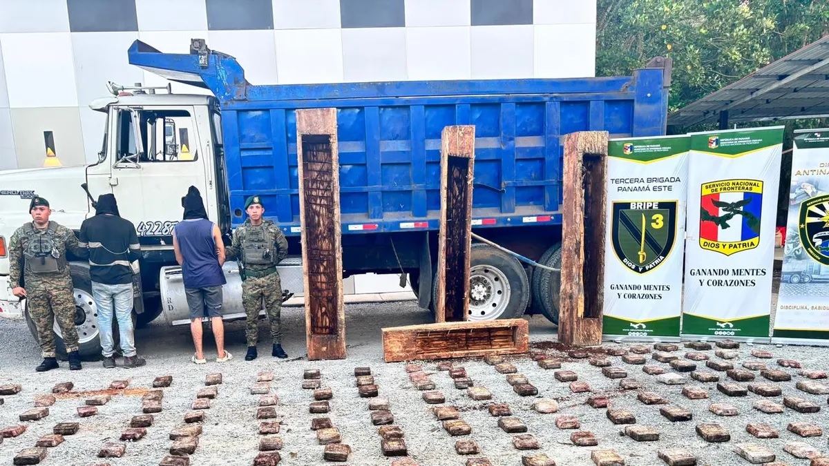 Decomisan 220 paquetes de presunta droga ocultos en madera de teca durante operativo en Chepo 