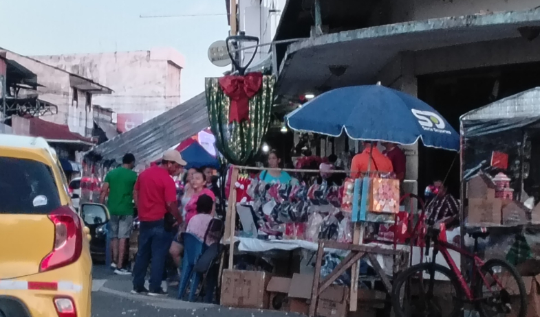 Aumenta el movimiento comercial en Chitré ante la llegada de las fiestas de fin de año 