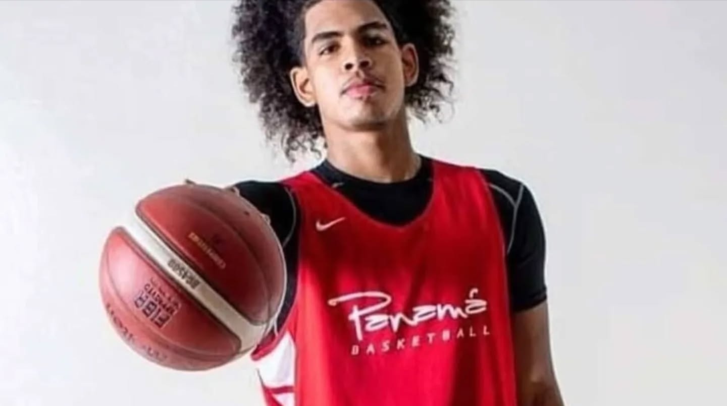 Colonense Rasheed Jiménez firma con club profesional de Suecia 