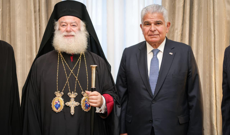 Presidente Mulino recibe la Gran Cruz del Apóstol Marcos 