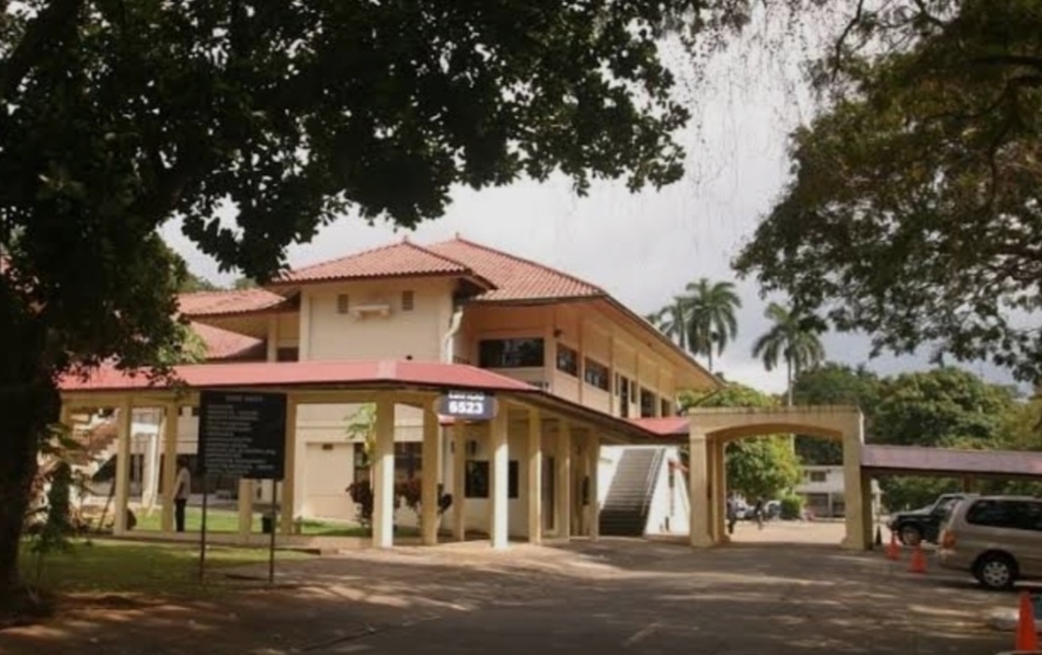 Detención provisional para mujer que atacó con sustancia corrosiva a funcionaria del Meduca 