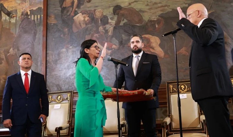 Delcy Rodríguez jura como presidenta encargada de Venezuela tras la captura de Maduro 