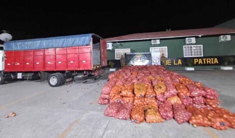 Presunto contrabando de cebollas en Paso Canoas 