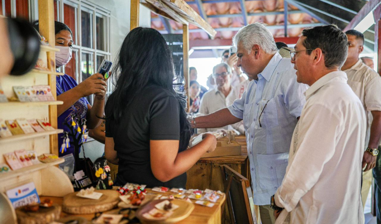 Presidente encabeza jornada de trabajo en Herrera con obras clave en vialidad, vivienda, agua potable y desarrollo social 