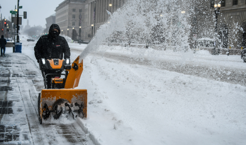 El temporal deja más de un millón de hogares sin electricidad en EE.UU., principalmente en el sur 