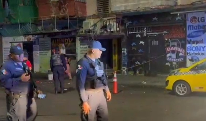 Ataque armado desde un vehículo deja un muerto y un herido en Colón 