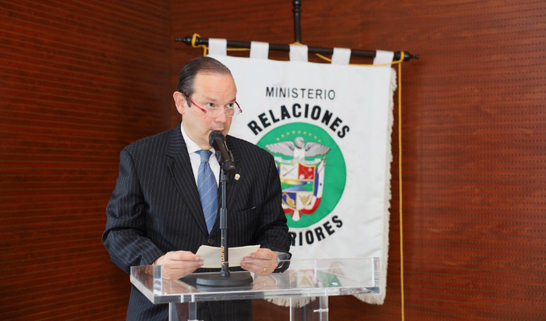 Panamá convocará a embajadores de la UE para defender su salida de las listas de paraísos fiscales 