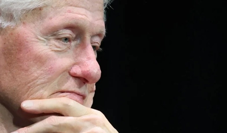 Bill Clinton comparece ante el Congreso y asegura que no sabía nada de los delitos de Epstein 