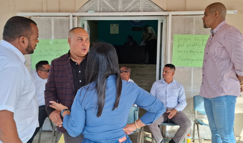 Representantes de corregimientos protestan por supuestos falta de pagos en Colón 