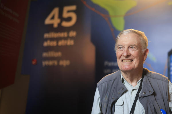 El ornitólogo Robert S. Ridgely regresa a Panamá por los 50 años de su guía sobre las aves 