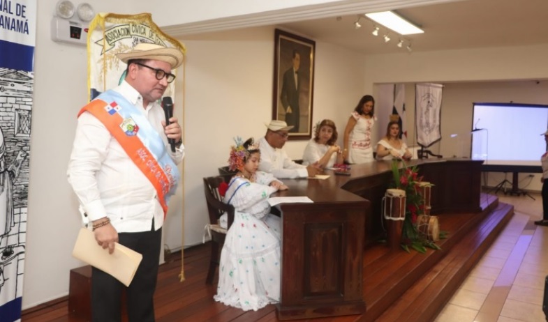 Juramentan a Jorge Aquiles Domínguez como presidente de la Asociación Cívica de Santeños residentes en San Miguelito 