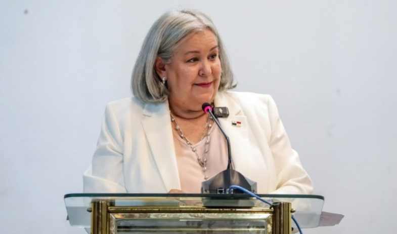 Ministra Carles comparecerá ante el pleno legislativo el 1 de abril 