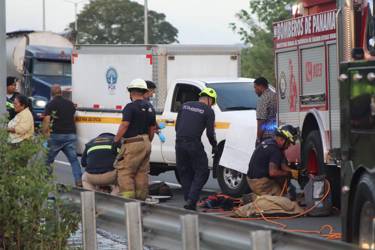 Asalto termina en tragedia: un delincuente muere tras vuelco de auto robado en La Chorrera 