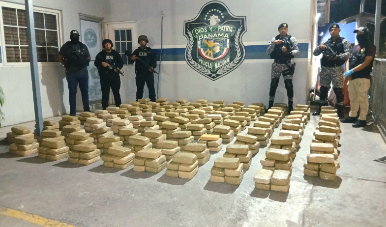 Panamá incauta 489 paquetes de droga en allanamiento en el este de la capital 