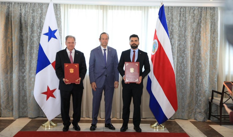 Panamá y Costa Rica firman memorado con la visión de un Corredor Logístico Ferroviario Centroamericano  