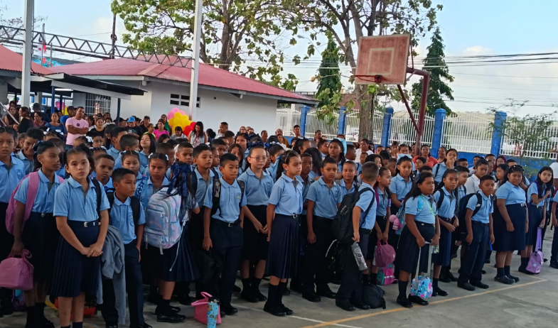 Más de 110 mil estudiantes regresan clases en Panamá Oeste 