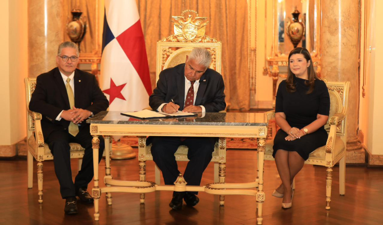 Presidente Mulino sanciona ley de pasantías remuneradas para jóvene 