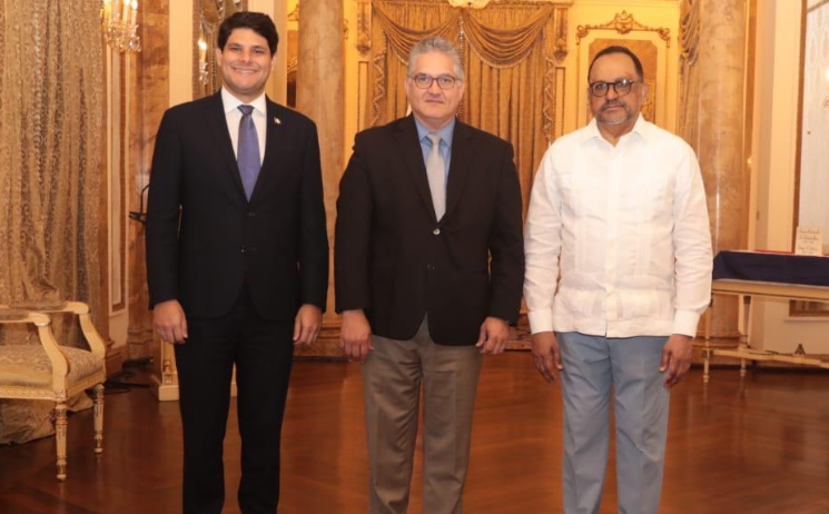 Orillac recibe al ministro de Justicia de República Dominicana, Antoliano Peralta Romero 