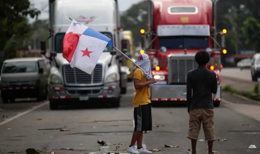 Ministra Montalvo dará 'toda la batalla' para que se apruebe la ley contra encapuchados en protestas 