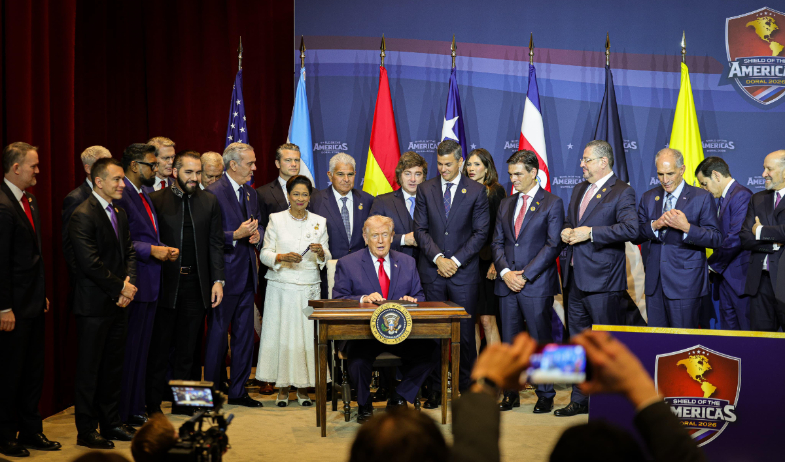 Trump dice ante mandatarios latinoamericanos: 'No voy a aprender su maldito idioma' 