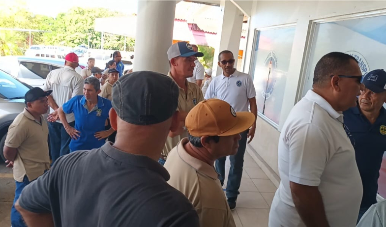 Colegiales exigen operativos contra transporte ilegal de estudiantes 