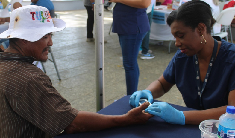 Santa Ana se activó con feria de salud que atrajo a vecinos de varios sectores 