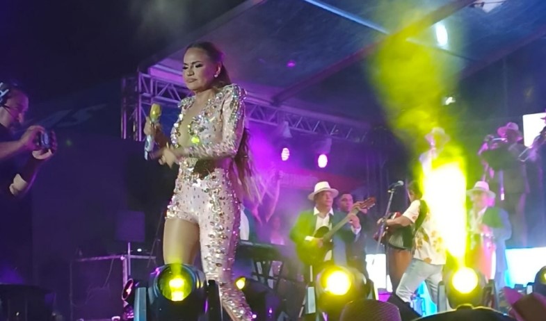 ¡Se lució! Miles de personas cantaron y bailaron en el cumpleaños de Sandra Sandoval 