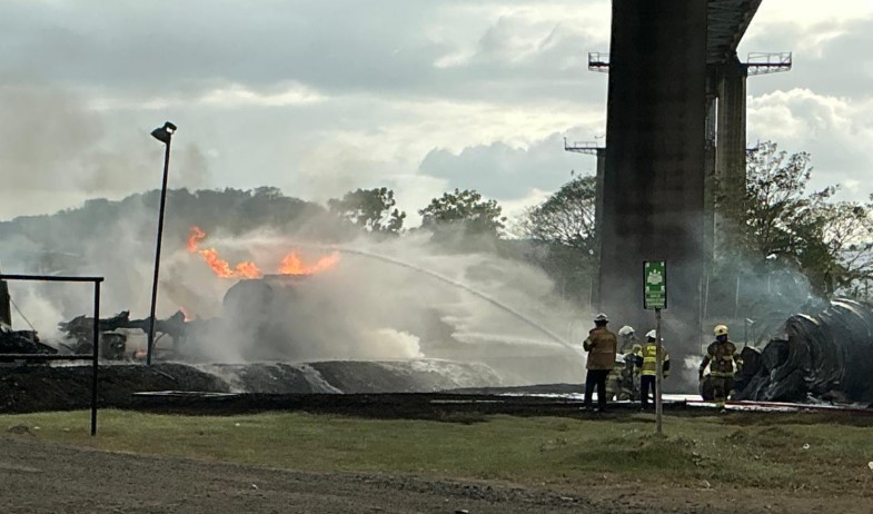 DINASEPI avanza en investigación técnica tras incendio bajo el Puente de las Américas 
