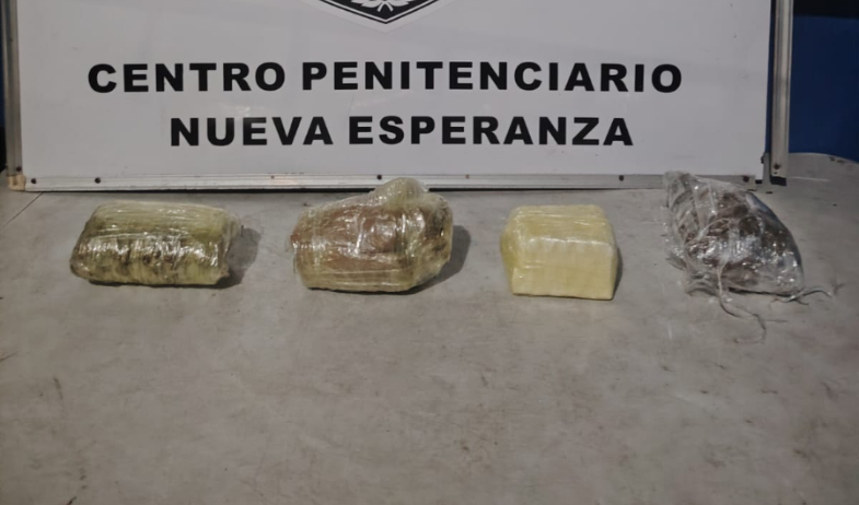 Hallan presunta droga en predios de la cárcel Nueva Esperanza en Colón 