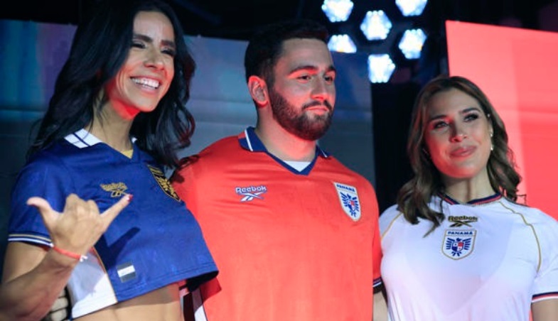 Panamá desvela su nueva camiseta para el Mundial: rojo intenso y los colores de la bandera 