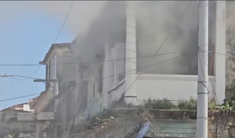 Bomberos de Colón controlan incendio en apartamento con pérdida total 