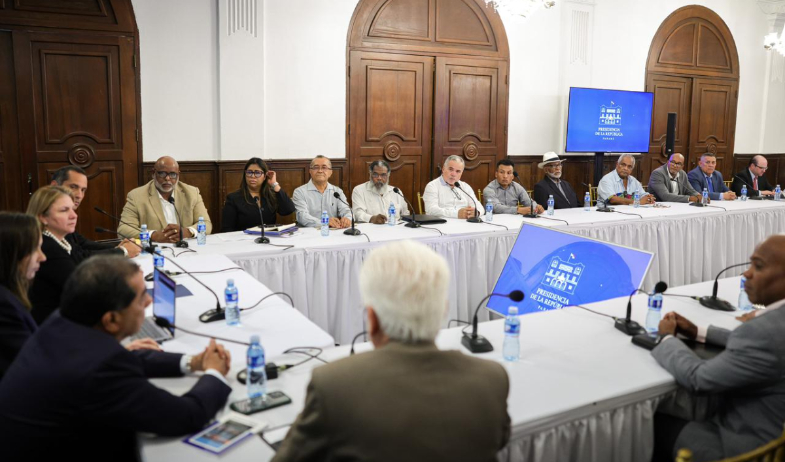 Gobierno y sector transporte comienzan a estructurar mecanismo para enfrentar alza del combustible 