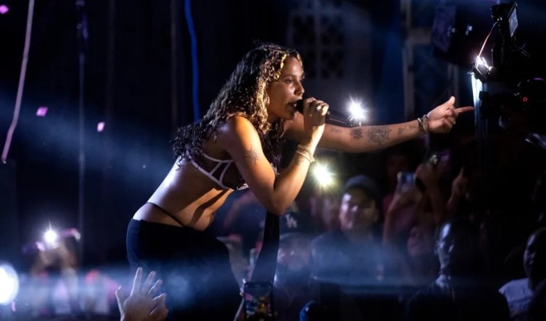 Exigen retirar el vídeo de la rapera dominicana Tokischa semidesnuda en un templo español 