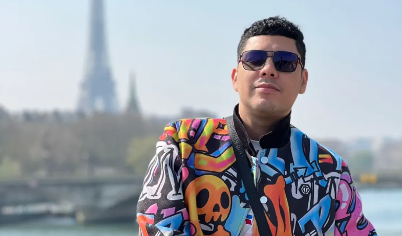 ¡Convirtió el mensaje en canción! Seguidora le pide $500 a Faster pa ir al Mundial 2026 