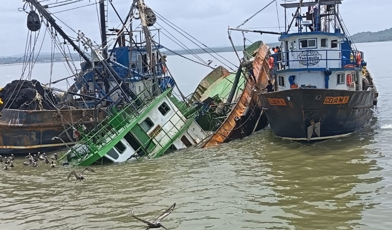 Suspenden pesca para reforzar búsqueda de capitán desaparecido  