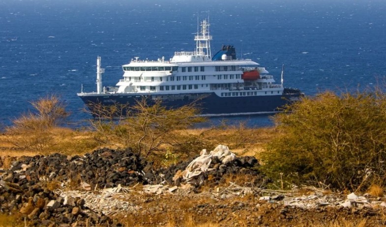 Los tres infectados por hantavirus en el crucero serán evacuados a Países Bajos 