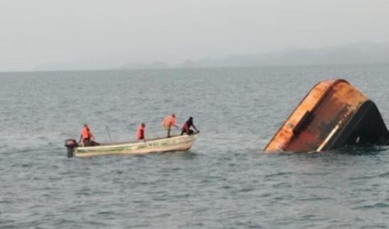 Naufragio en Puerto Caimito deja un muerto y dos marinos desaparecidos 
