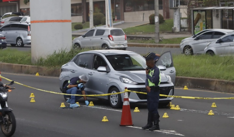Ataque a tiros deja dos muertos en la avenida Domingo Díaz 