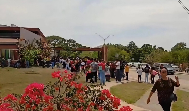 Evacúan colegio en Chitré tras fuerte olor a gas 