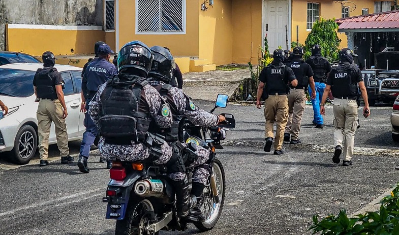 Encapuchados asaltan residencia de empresario chino en Colón 