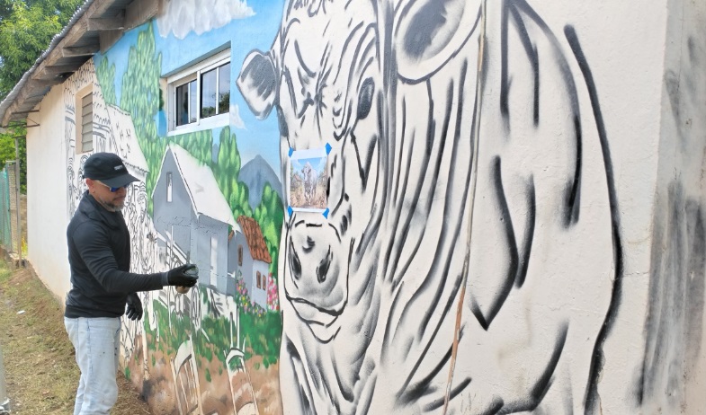 Pedasí se llena de color y cultura con 10 murales que narran su identidad turística 